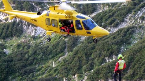 Tragedia in montagna, un escursionista è stato trovato morto: le 